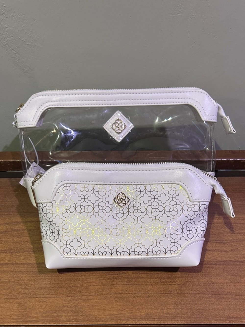 KENDRA SCOTT Elegant 2 Pack Of White And Gold Cosmetic Pouches NWTS - Picture 14 of 16